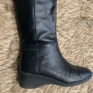 EUC women’s black boot